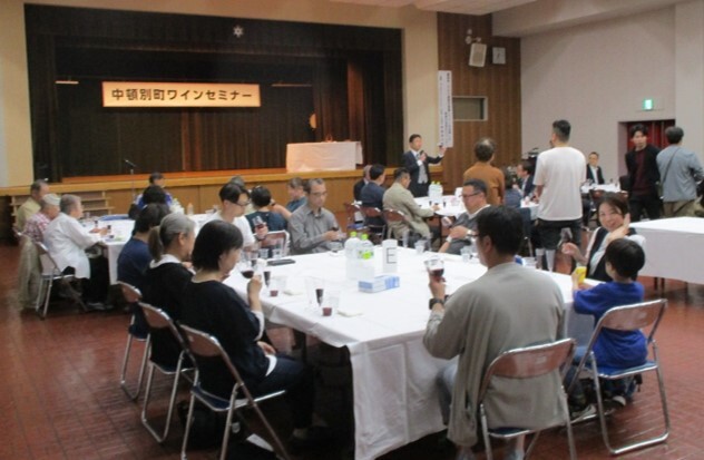 テイスティングの手法を学ぶ町民