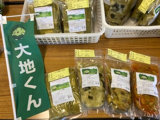 「伝承の会」で加工したイタドリ製品