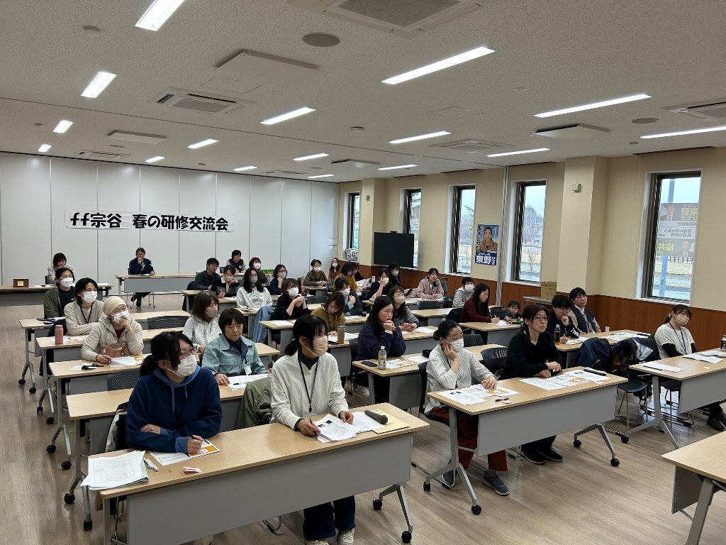 講話に真剣に聞き入る様子