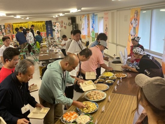 ビュッフェスタイルでランチを提供