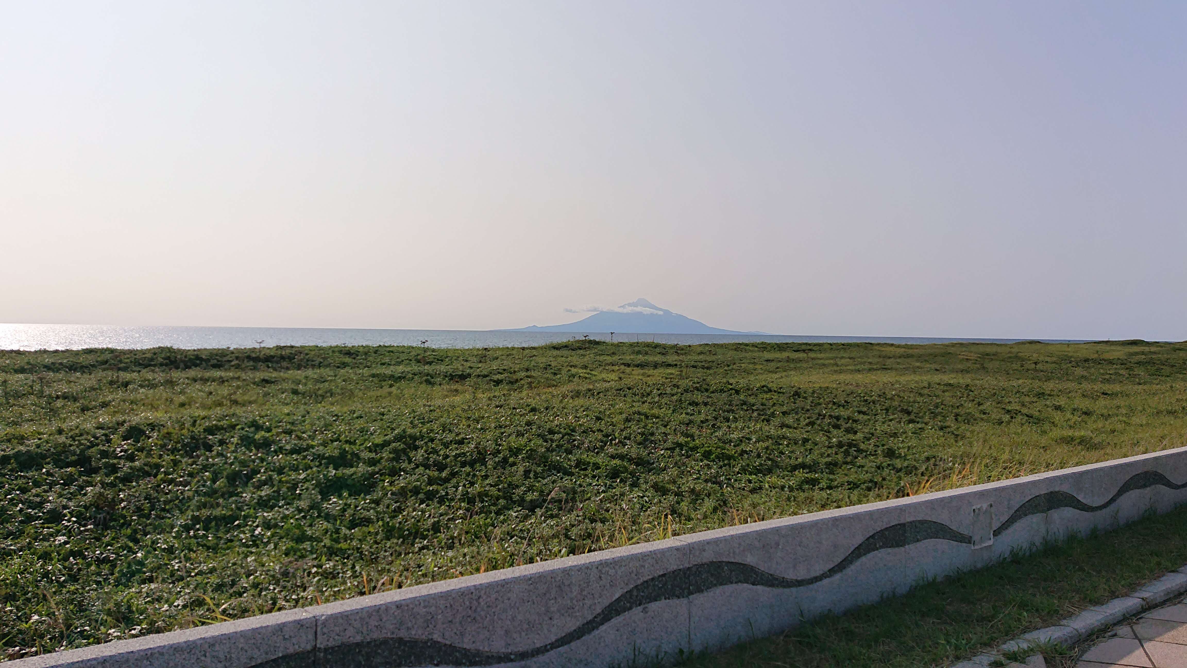 サロベツ原野駐車公園からの眺め（利尻島）